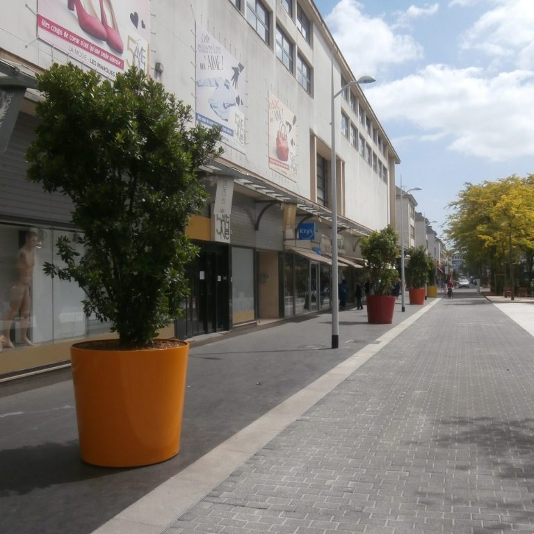 Bac à arbre métal design mobilier urbain Paris