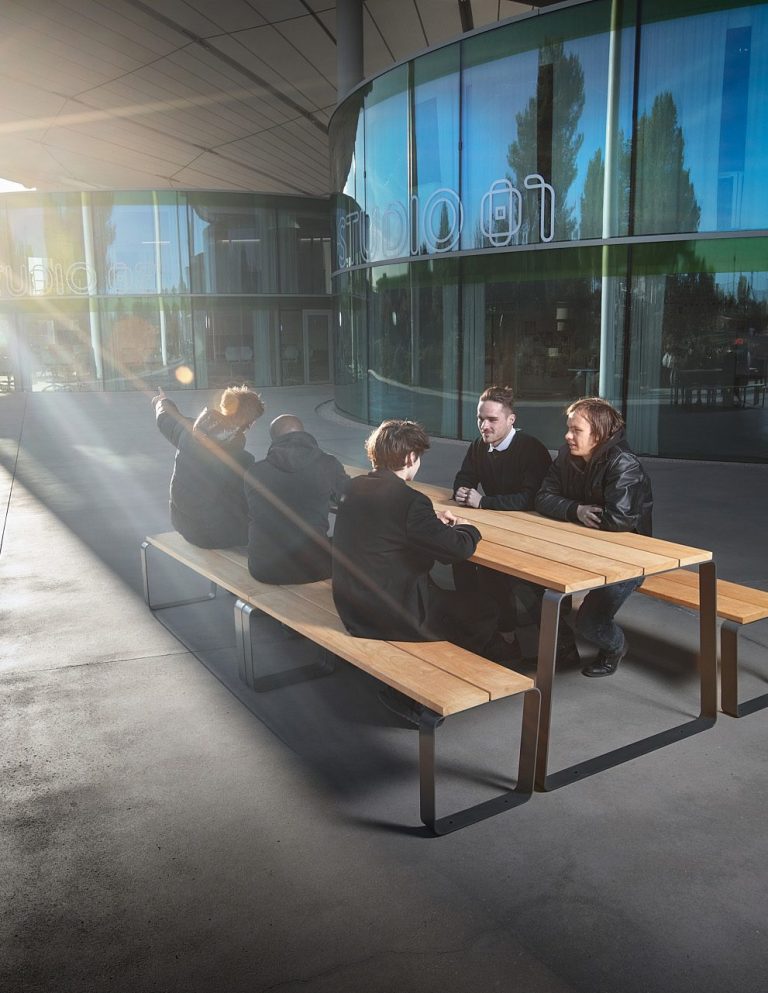 Table de pique nique Cyria en acier et bois